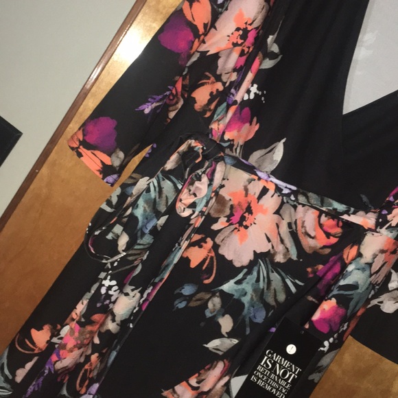 22/24W Floral Deep V-Neck Midi Length Wrap Dress - Picture 9 of 16